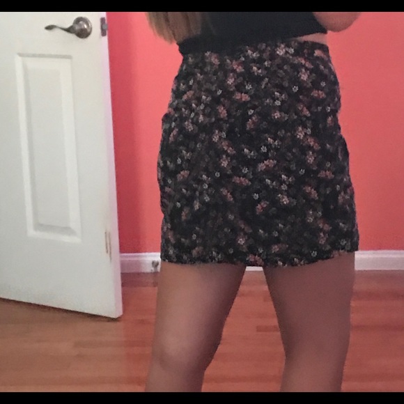 skirt - Picture 4 of 5